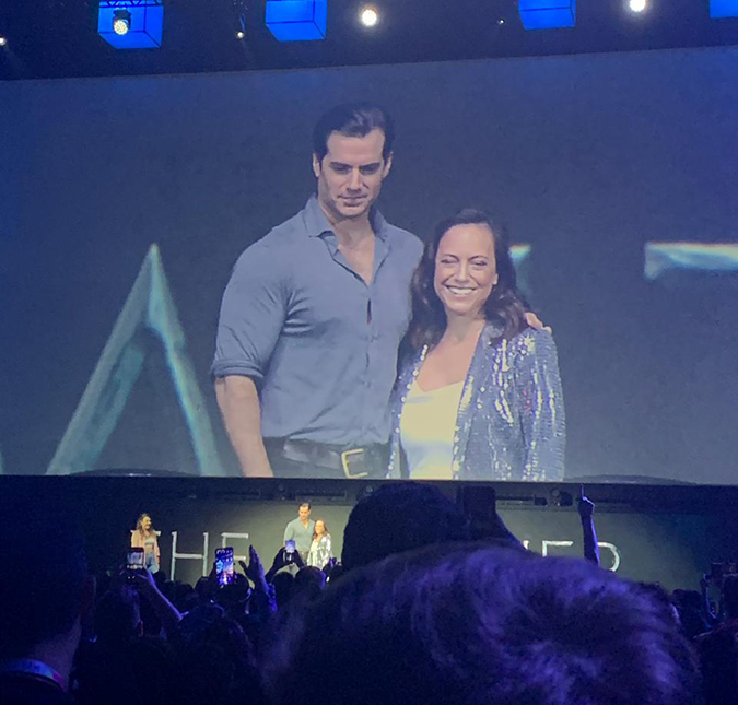 Henry Cavill surge de surpresa no painel da <i>Netflix</I> durante a <i>CCXP</i>, assista ao vídeo!
