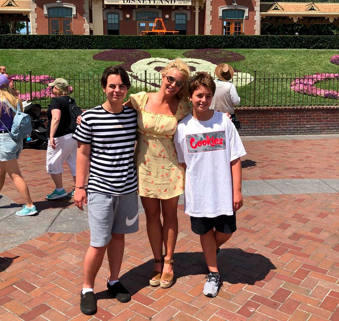 Após juiz diminuir tempo de Britney Spears com os filhos, cantora quer modificar acordo de custódia