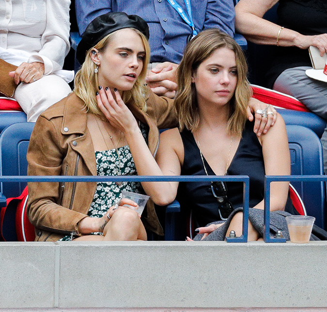 Hacker invade <i>Twitter</i> de Cara Delevingne e anuncia término com Ashley Benson