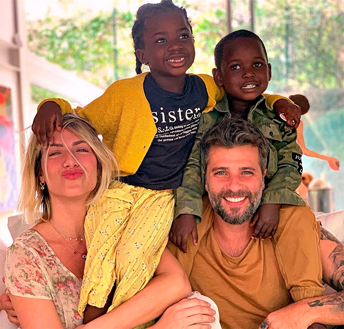 Filhos de Giovanna Ewbank e Bruno Gagliasso apresentam primeira peça de teatro: <I>Amor e orgulho</I>