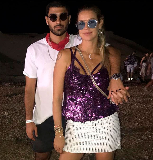 Com saudades, Luana Piovani cheira camiseta do namorado: - <I>Como é que pode?</I>