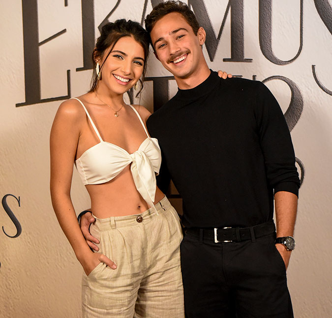 Namorados na vida real, personagens de André Luiz Frambach e Rayssa Bratillieri viverão romance em <I>Éramos Seis</I>