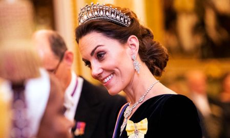 Kate Middleton encanta ao usar coroa preferida de princesa Diana durante jantar diplomático, veja!