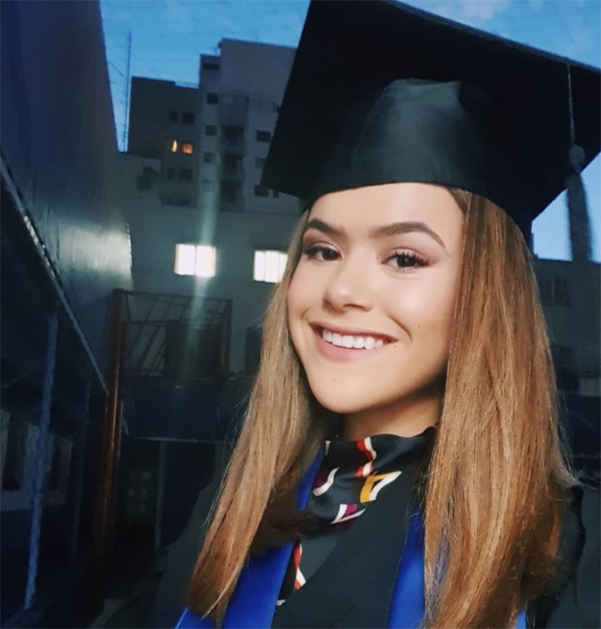 Maisa Silva se forma no ensino médio e comemora: <i>Etapa mais longa da minha vida</i>