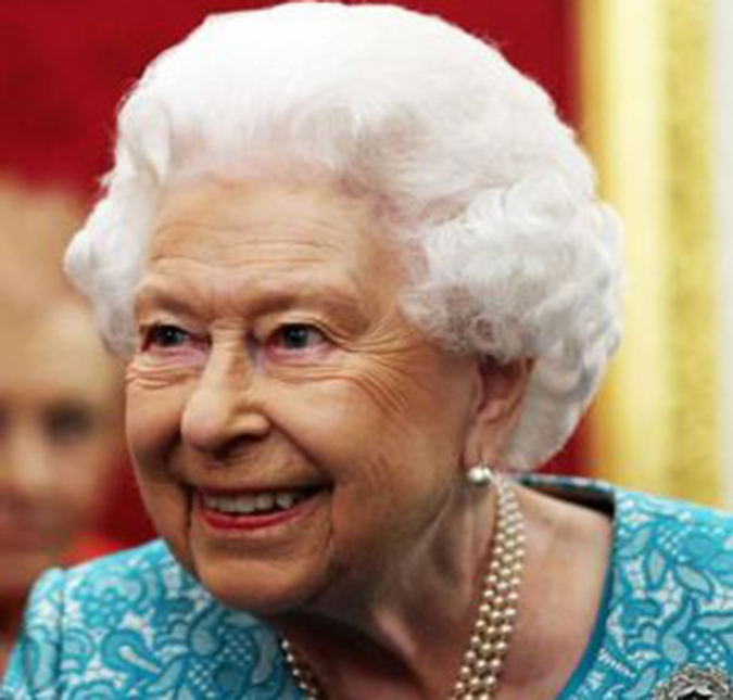 Rainha Elizabeth II oferece vaga com salário de 245 mil reais para profissional cuidar de suas redes sociais