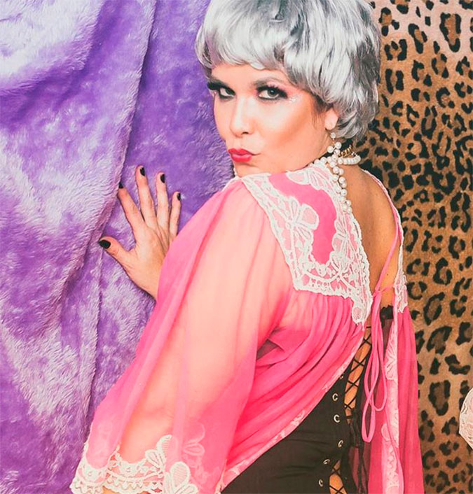 Samara Felippo posa de <I>lingerie</I> durante festa e relembra participação em <I>Malhação</I>, confira!