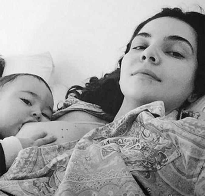 Tainá Müller posta foto dando de mamar e rebate críticas: <i>Amamentar é amar</i>