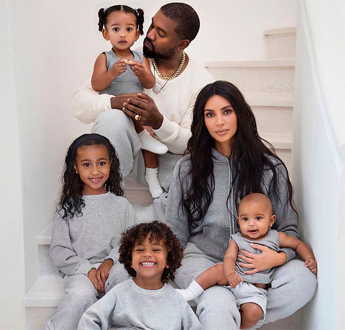 Saiba o motivo de Kim Kardashian não ter feito o cartão de Natal com as irmãs em 2019!