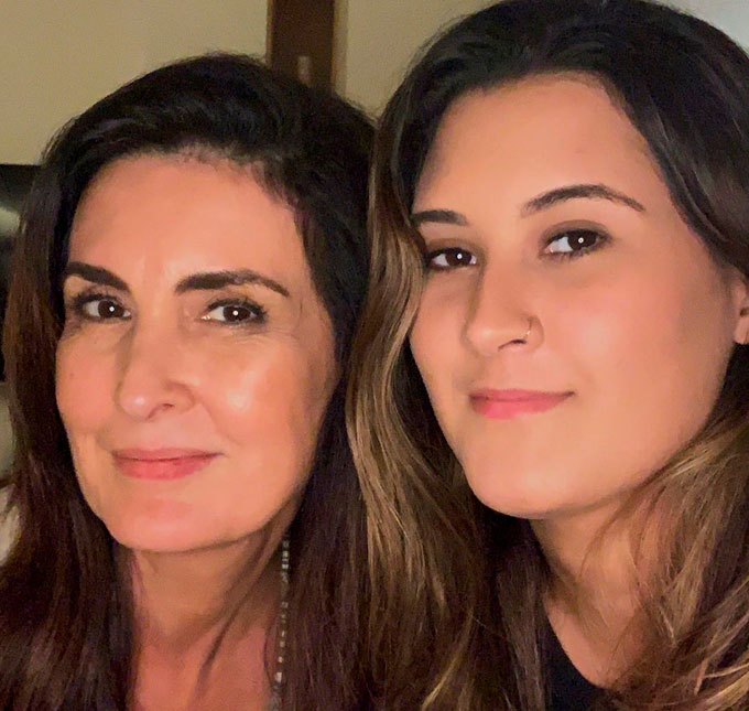Fátima Bernardes se derrete ao ver a filha cantando em apresentação: <i>Me encanta desde que nasceu</i>; assista!