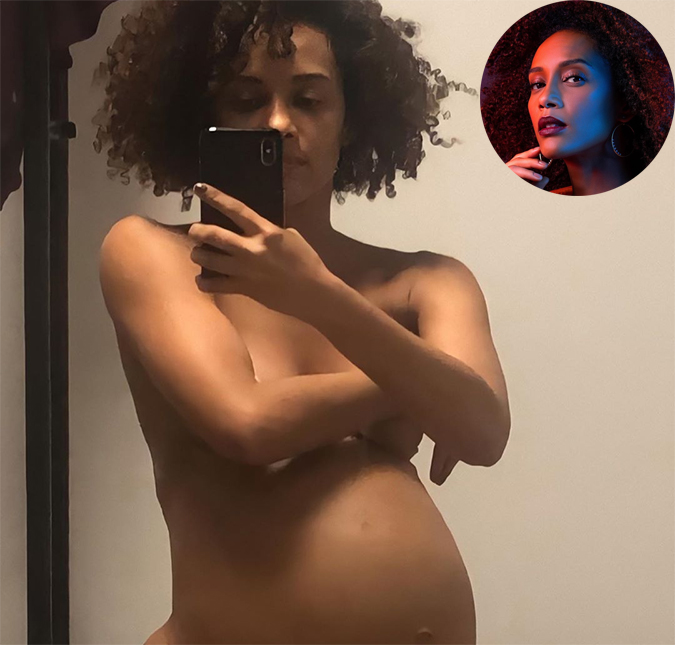 Taís Araujo faz <i>topless</i> e exibe barriga falsa em bastidores de novela; veja!