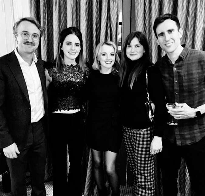 Emma Watson posta foto com elenco de <i>Harry Potter</i> e fãs vão ao delírio: <i>É milagre de Natal</i>