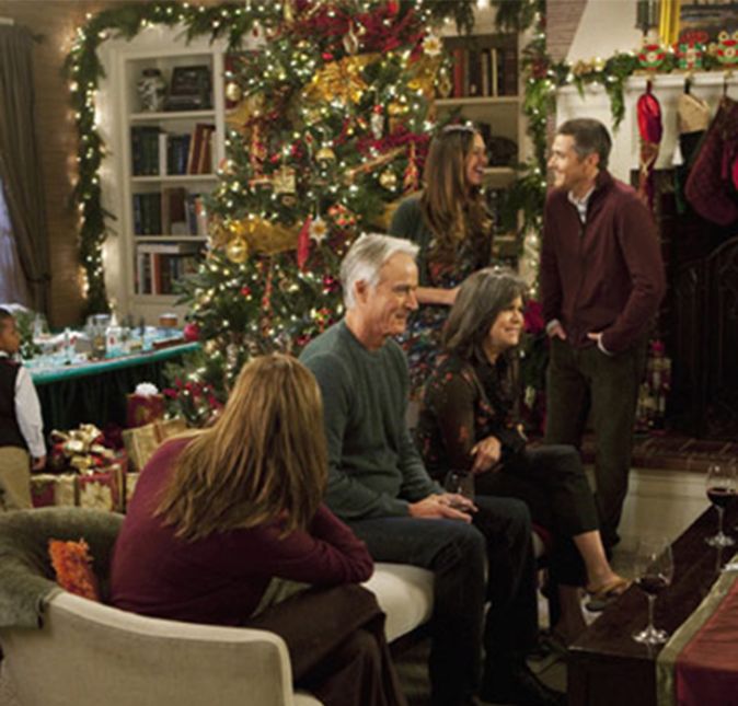 Quem nunca ouviu dizer que Natal é uma festa de família? Pois bem, é exatamente por isso que os Walker, de Brothers & Sisters, uma das famílias mais importantes das telinhas, faz parte dessa lista. Eles podem estar passando pela crise que seja; como na primeira temporada, na qual Justin pode voltar do Iraque enquanto a filha de Sarah se mostra cada vez mais doente. Porém, a família se une mesmo assim para fazer todos os rituais, restaurando a fé de todos no Natal.