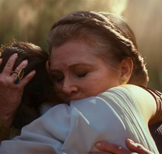 Carrie Fisher, Harrison Ford, Natalie Portman... Veja um antes e depois do elenco da franquia <i>Star Wars</i>!