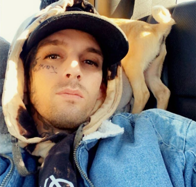 Após suspeita de overdose, polícia é chamada na casa do cantor Aaron Carter