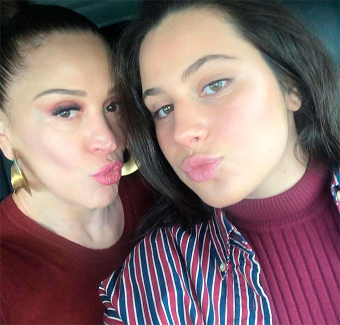 Claudia Raia provoca a filha, Sophia: - <I>Cara quadrada do seu pai</I>