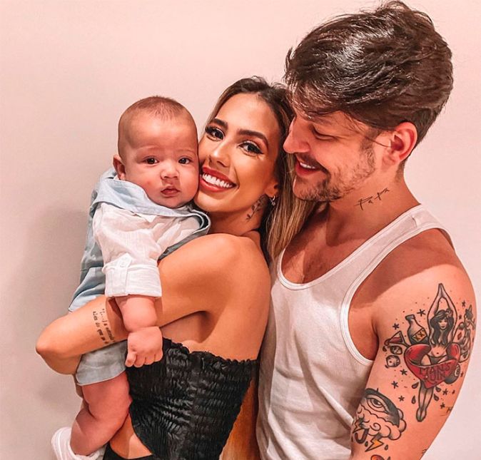 Pais de Davi, Saulo e Gabi formam um dos casais mais seguidos das redes sociais - e um dos mais polêmicos também! A ex-integrante do De Férias Com o Ex decidiu mostrar que, apesar dos rumores envolvendo sua família, os dois estavam mais próximos do que nunca. No aniversário de 24 anos de idade do ex-vocalista da UM44K, a influencer publicou uma baita declaração, em que escreveu: Quanta coisa mudou desde seu último aniversário... Como Deus nos surpreende com as coisas que nos proporciona e nos faz viver. Antes éramos dois. Nos conhecendo, nos descobrindo... e quem diria: hoje somos uma família linda e cheia de amor. Você é um pai incrível, um marido incrível, um companheiro de vida incrível e não é à toa que todo mundo que te conhece se surpreende com a pessoa que você é, que vai contra tudo o que muitos dizem e supõem sobre você. E essa é uma das coisas que mais admiro em você: você tem sua verdade, você sabe quem você é.. e só isso importa. Feliz aniversário. Eu e Davi amamos você. Fofo, né?