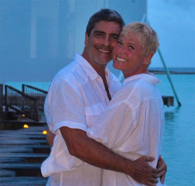 Junno Andrade revela segredo para manter relacionamento: <i>Beijar na boca</i>