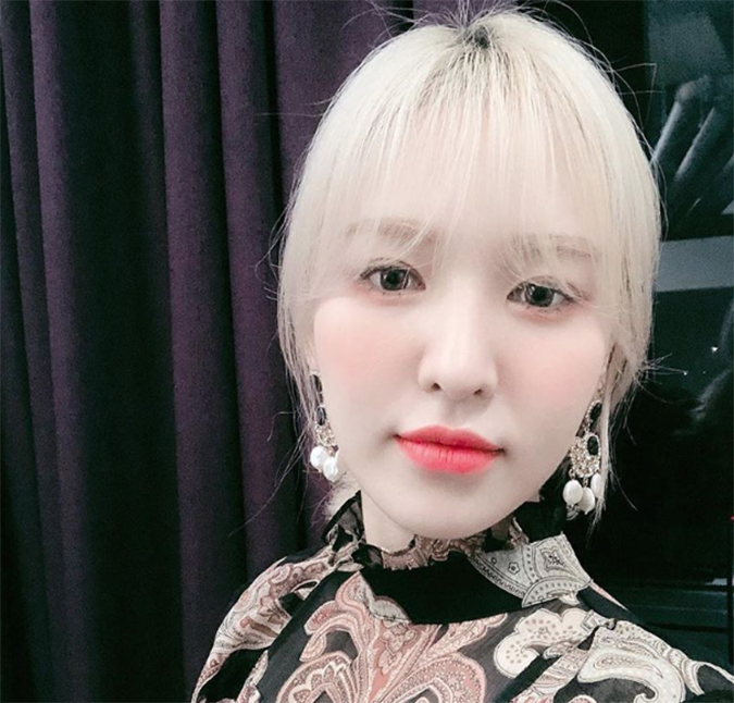 Cantora de <i>K-pop</i> é hospitalizada após sofrer acidente no palco