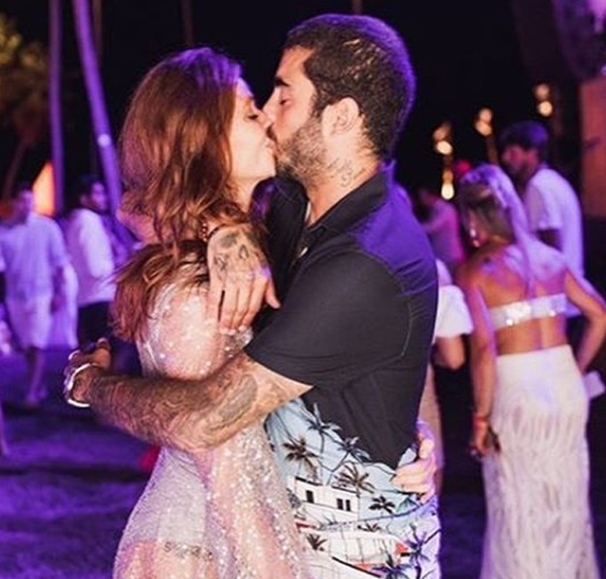 Cintia Dicker passa a virada com Pedro Scooby e comemora: <i>Melhor réveillon da vida</i>