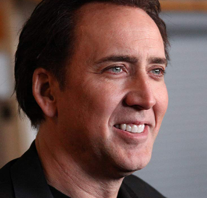 Nicolas Cage passa Réveillon com desconhecidos e paga cerveja para todos