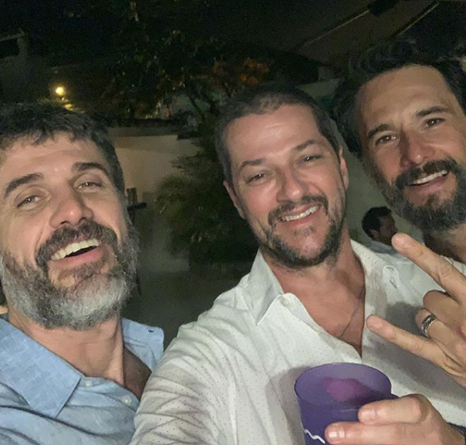 Fãs ficam enlouquecidas com foto de Eriberto Leão ao lado de Rodrigo Santoro e Marcelo Serrado