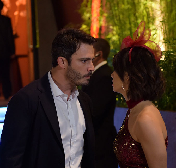 Em <I>Amor Sem Igual</I>, Tobias discute com Donatella e revela ao pai que está namorando a garota de programa!