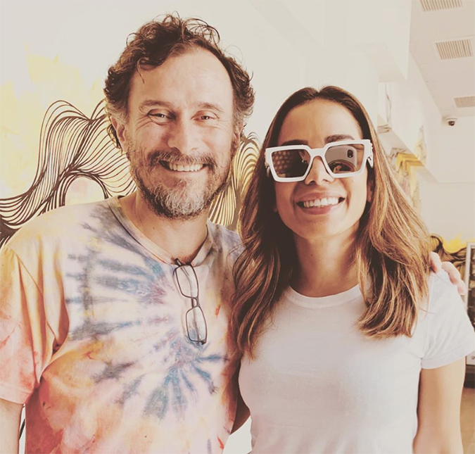 Anitta grava <i>Amor de Mãe</i> e leva marmita vegana nos bastidores