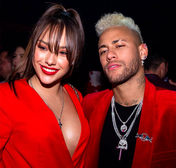 Jornal britânico afirma que Neymar flertou com modelo em festa: <I>- Ela sempre vai a boates onde pessoas famosas ficam</I>