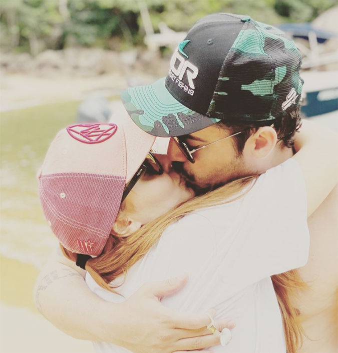 Maiara publica foto aos beijos com Fernando e ele dispara: <i>Mas ainda está de castigo</i>