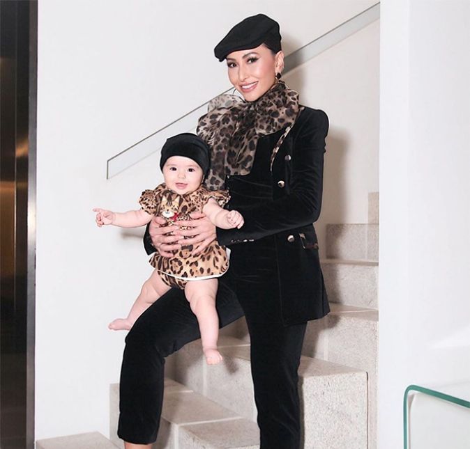 Já nesta ocasião, Sabrina estava finíssima com um look animal print combinado com preto da Dolce & Gabbana - e Zoe acompanhou a mãe no estilo. Perfeitas! Já nesta ocasião, Sabrina estava finíssima com um look animal print combinado com preto da Dolce & Gabbana - e Zoe acompanhou a mãe no estilo. Perfeitas!