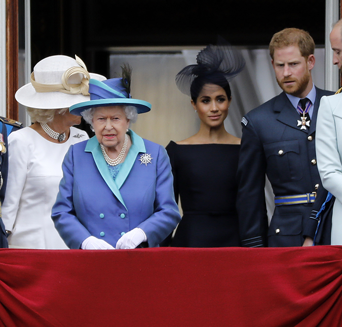 Rainha Elizabeth II comunica que príncipe Harry e Meghan Markle não usarão mais títulos reais