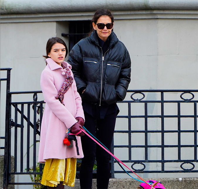 Katie Holmes está com 41 quilos e fazendo dieta enquanto a filha, Suri, implora para a mãe comer, diz <i>site</i>