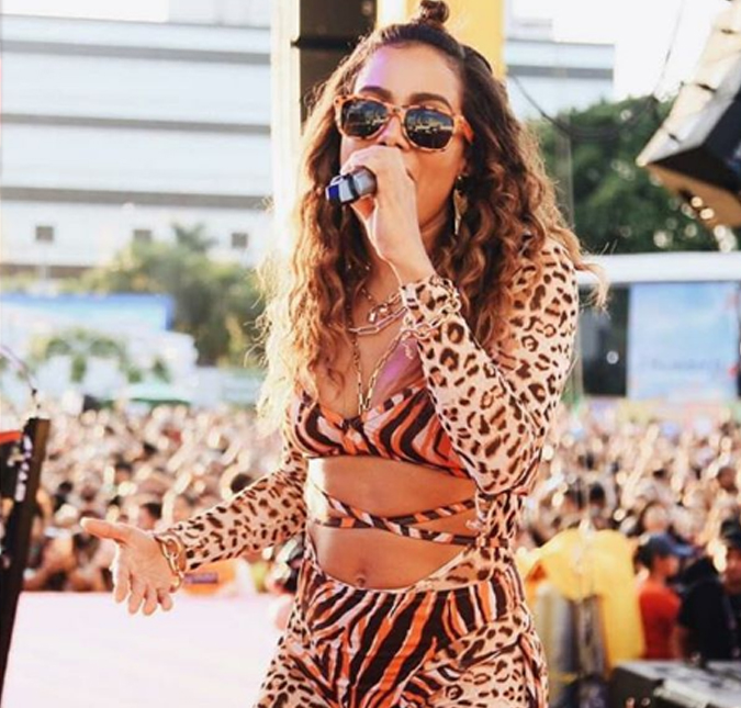 Anitta cai nas graças dos fãs e cria conta em aplicativo de relacionamento, saiba mais!