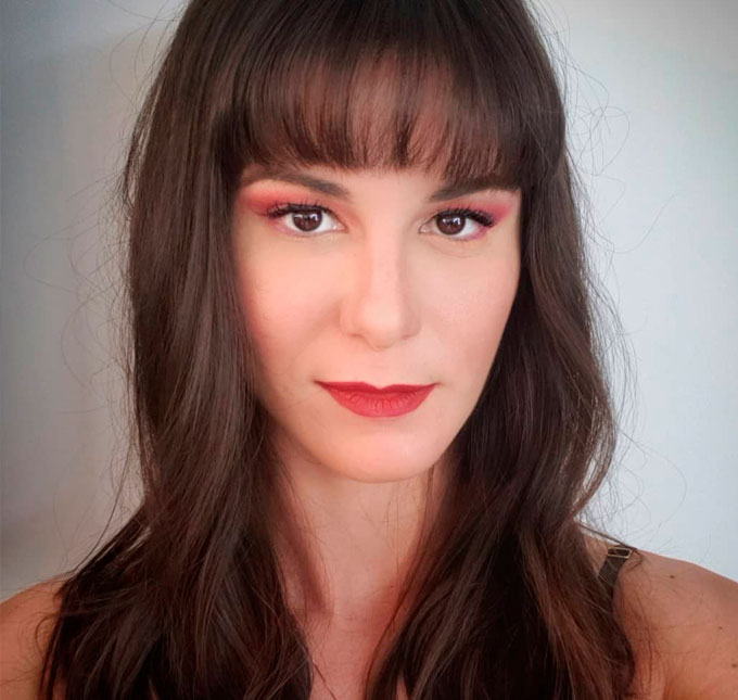 Dani Moreno se divide entre viver dona de casa e prostituta na novela <i>Amor sem Igual</i>: <i>- Me inspirei em mulheres fortes</i>