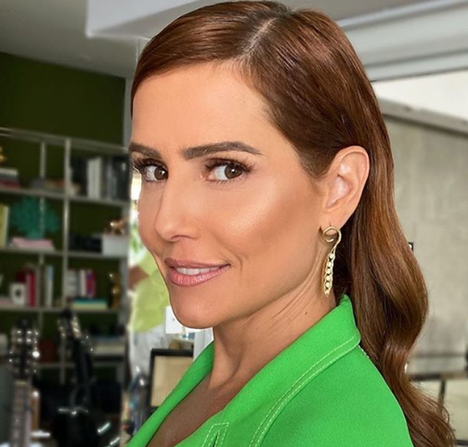 Deborah Secco encara envelhecimento com muito bom humor: <I>Estou pronta para envelhecer, ficar velhinha e de cabelos brancos!</i>