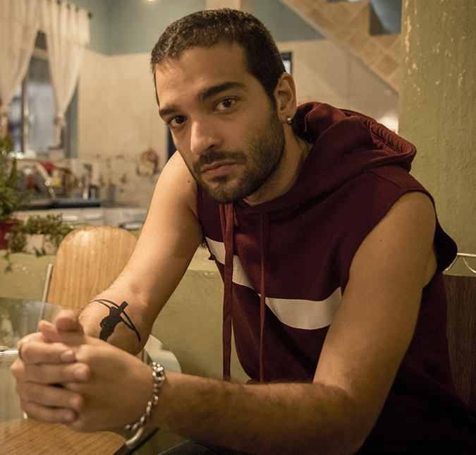 Arrasando como Sandro de <i>Amor de Mãe</i>, Humberto Carrão dispara: - <i>Não sei jogar o jogo das celebridades, e nem quero</i>