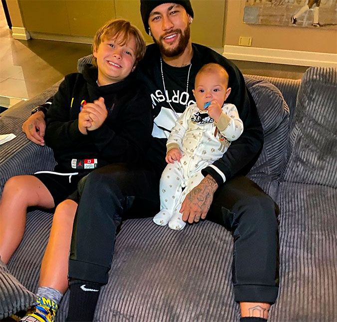 Neymar posa com Davi Lucca e Valentin, filho de Carol Dantas; confira!