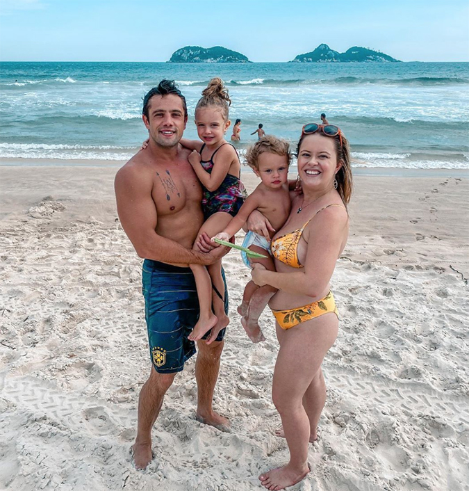Mariana Bridi fala sobre receio em postar foto de biquíni e ganha apoio de Rafael Cardoso