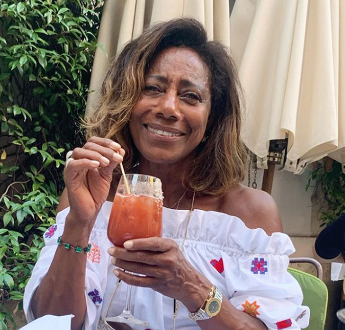 No fim do tratamento de seu tumor, Gloria Maria diz: <I> O momento é de agradecer e celebrar por estar vida</I>