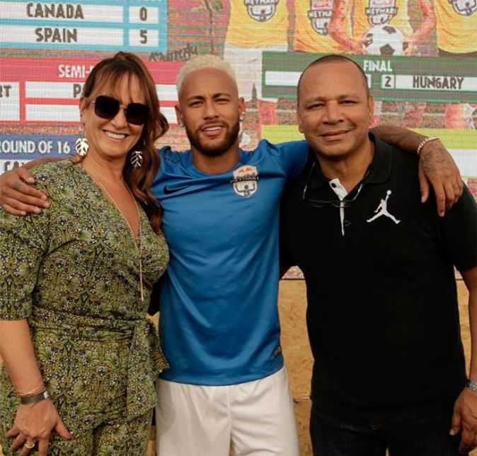 Não é legal ver que Neymar tem o apoio incondicional dos dois pais, mesmo após o divórcio? Não é legal ver que Neymar tem o apoio incondicional dos dois pais, mesmo após o divórcio?