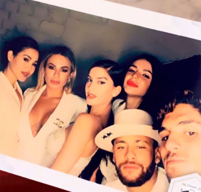 Essa não é a primeira vez que Neymar e Natalía são vistos juntos. A modelo esteve presente no aniversário de 28 anos do craque e, de quebra, apareceu em um clique feito na comemoração. A festa aconteceu em Paris e Natalía está bem no centro, de cabelo preso e um vestido branco tomara que caia. Além de encontros como esses, também foi noticiado que Neymar e a modelo estariam trocando diversos likes e comentários no Instagram.