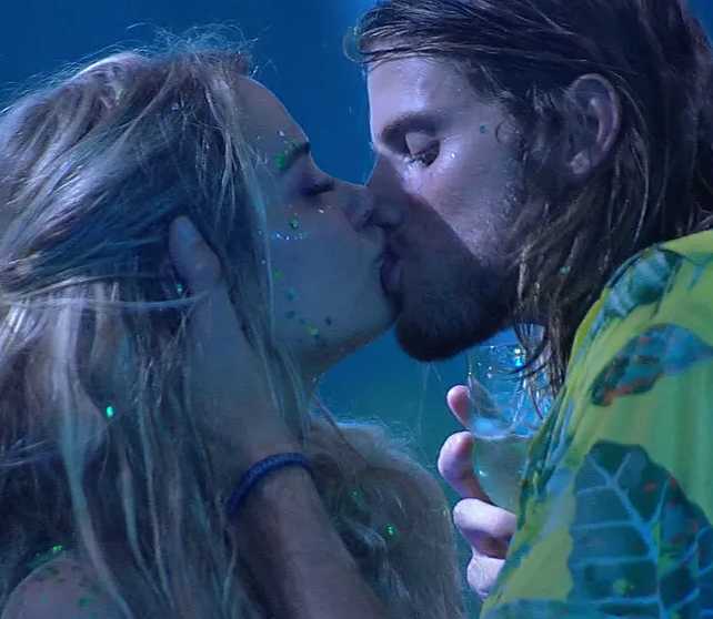 Marcela e Daniel finalmente se beijam no <I>BBB 20</i>! Saiba o que mais rolou na festa de Carnaval