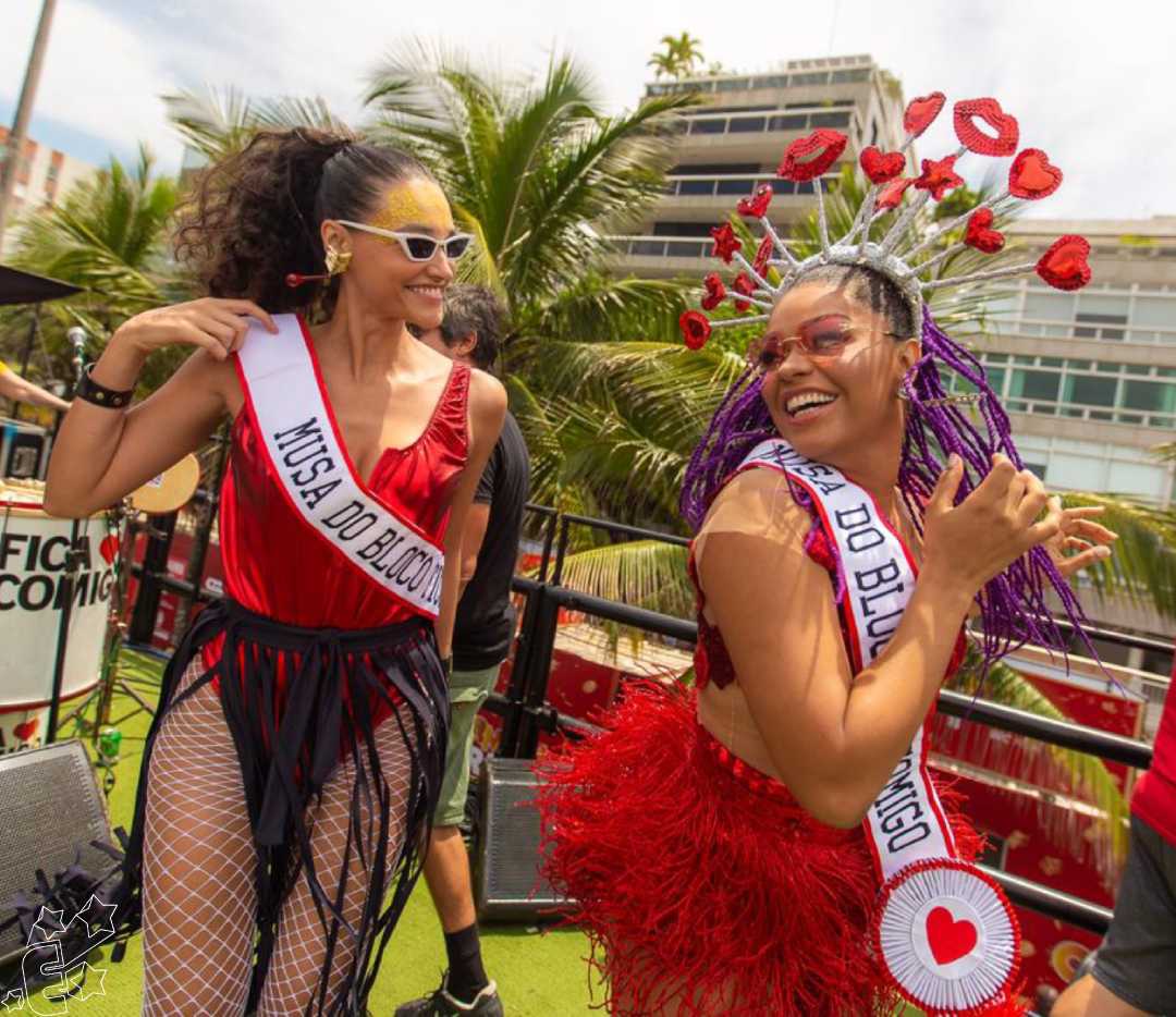 Débora Nascimento e Juliana Alves curtem Carnaval como musas do Bloco Fica Comigo