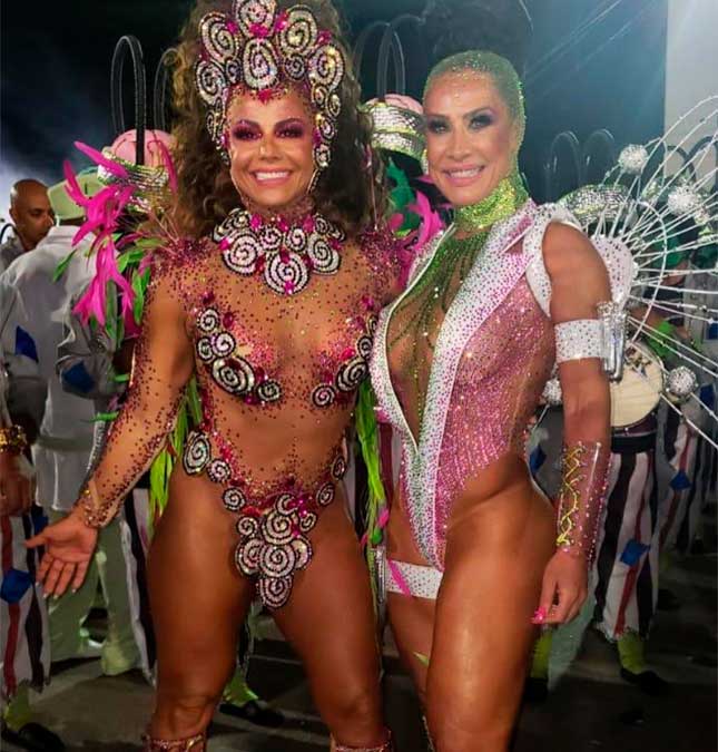 Viviane Araújo e Scheila Carvalho surpreendem idosa ao usarem banheiro; entenda!