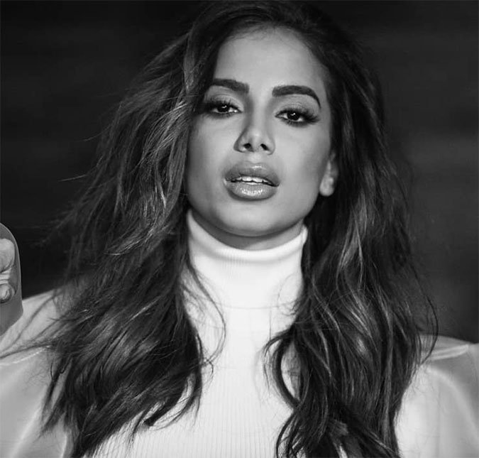 Anitta rebate motorista que justificou assédio ao afirmar que menina estava usando <i>shorts do tipo Anitta</i>