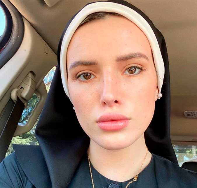Após dirigir filme pornô, Bella Thorne aparece vestida de freira em seu <i>Instagram</i>; veja!