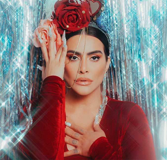 Cleo fala sobre empoderamento feminino e nudez: <i>- É saber que como você está vestida não vai definir quem você é!</i>