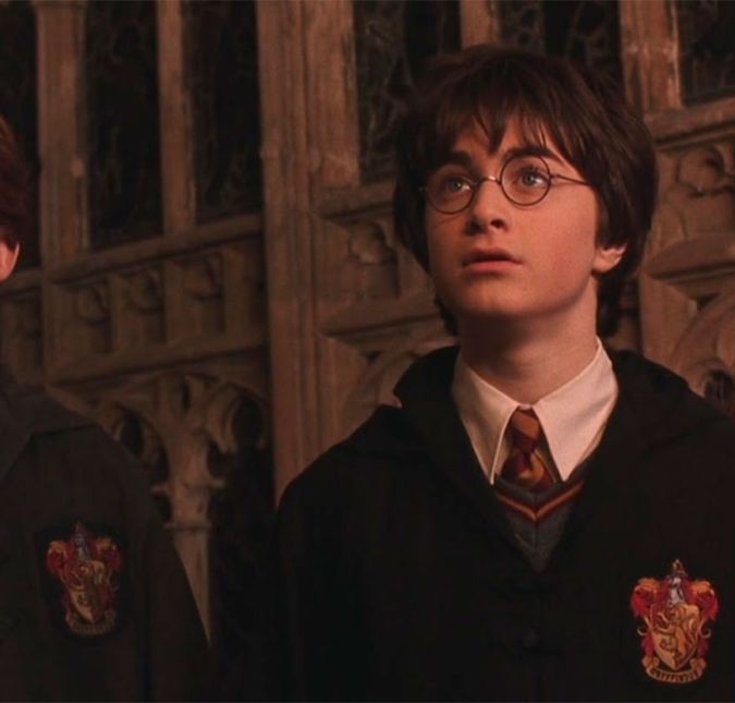 Inicialmente, Daniel Radcliffe, que viveu Harry Potter, recebia 125 mil libras esterlinas de salário, aproximadamente 978 mil reais. O sindicato dos atores Equity, então, interveio e negociou novos termos, o que fez com que o pagamento de Daniel aumentasse para dois milhões de libras esterlinas, equivalente a mais de 15 milhões de reais. Inicialmente, Daniel Radcliffe, que viveu Harry Potter, recebia 125 mil libras esterlinas de salário, aproximadamente 978 mil reais. O sindicato dos atores Equity, então, interveio e negociou novos termos, o que fez com que o pagamento de Daniel aumentasse para dois milhões de libras esterlinas, equivalente a mais de 15 milhões de reais.