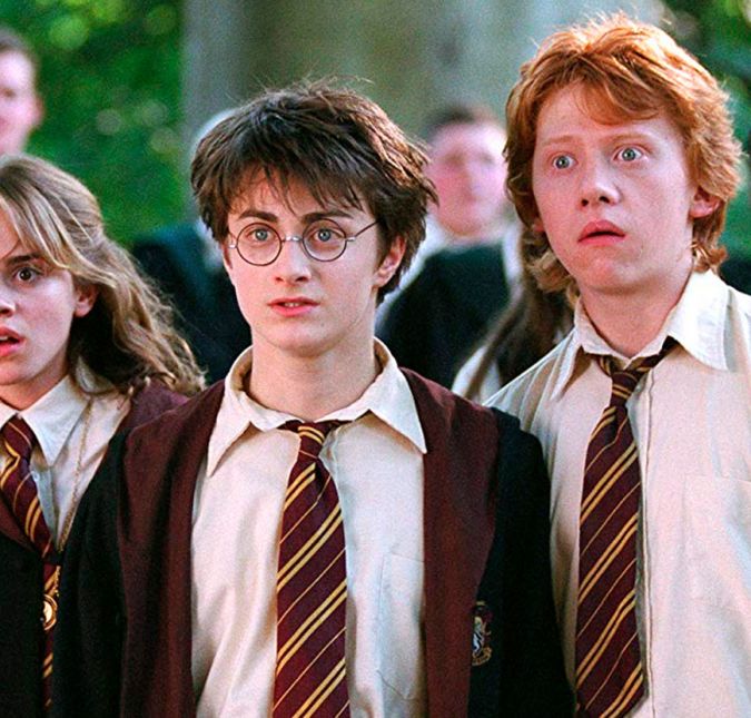 Para se familiarizar com os astros principais, o diretor Alfonso Cuarón fez com que cada um escrevesse uma carta sobre seus personagens, do ponto de vista da primeira pessoa. Emma Watson, que nasceu no dia 15 de abril de 1990, no verdadeiro estilo Hermione Granger, exagerou um pouco e escreveu uma carta de 16 páginas. Daniel Radcliffe, como Harry, escreveu um resumo simples de uma página. Já Rupert Grint, como Ron, nunca entregou o que foi proposto. Já era esperado, né? Para se familiarizar com os astros principais, o diretor Alfonso Cuarón fez com que cada um escrevesse uma carta sobre seus personagens, do ponto de vista da primeira pessoa. Emma Watson, que nasceu no dia 15 de abril de 1990, no verdadeiro estilo Hermione Granger, exagerou um pouco e escreveu uma carta de 16 páginas. Daniel Radcliffe, como Harry, escreveu um resumo simples de uma página. Já Rupert Grint, como Ron, nunca entregou o que foi proposto. Já era esperado, né?