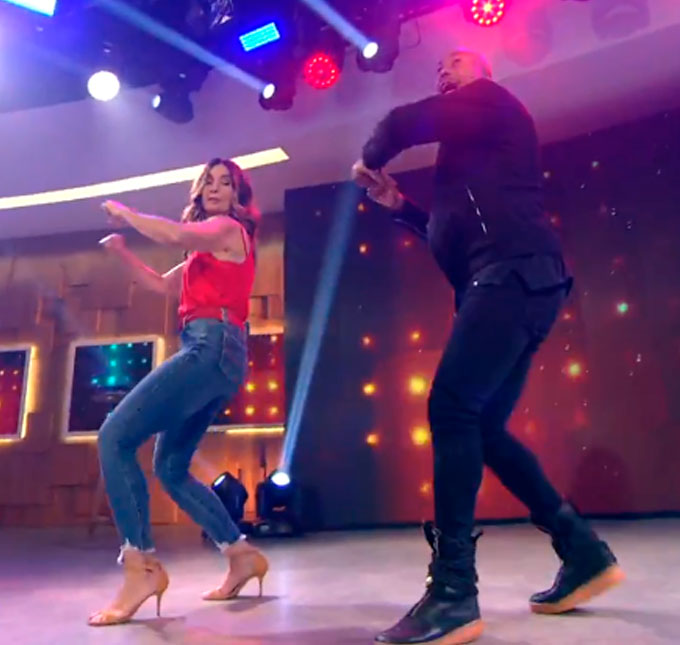 Fátima Bernardes dança <i>Tudo Ok</i> ao vivo - e acaba virando meme com William Bonner!
